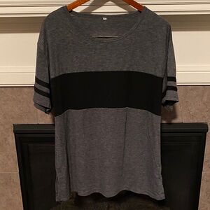 Women’s Gray and Black T-Shirt. Size XL.
